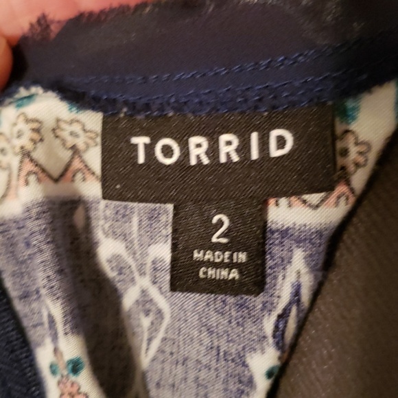 Torrid Sz 2 dress short sleeve tulip style bottom - Picture 4 of 7